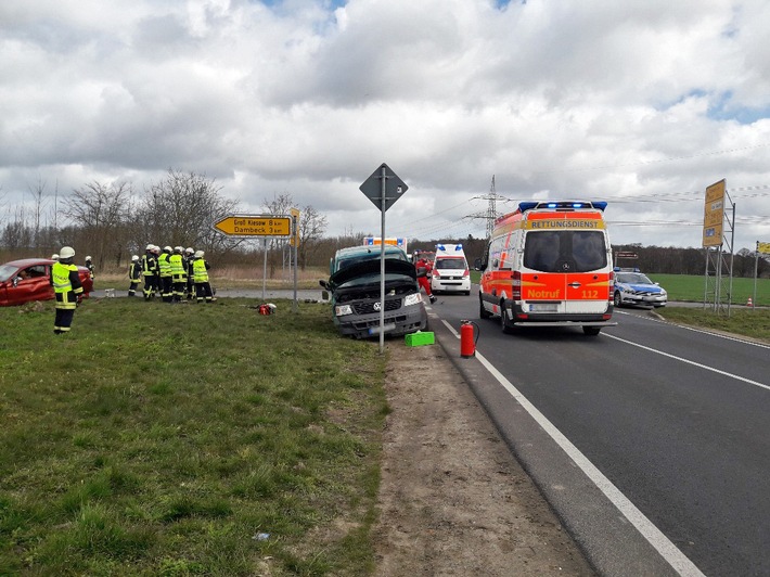 POL-ANK: Verkehrsunfall mit zwei Verletzten auf der B111 nahe Züssow