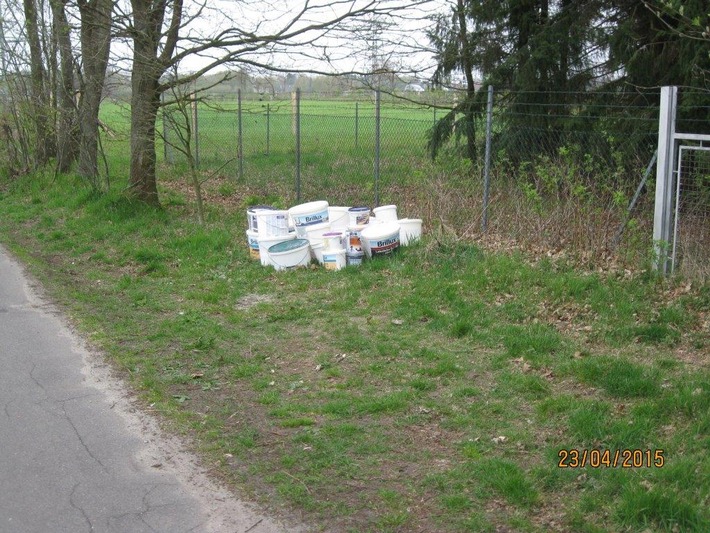 POL-SE: Quickborn: Wieder unerlaubte Abfallbeseitigung - Wer kann Hinweise geben?- mit Fotos
