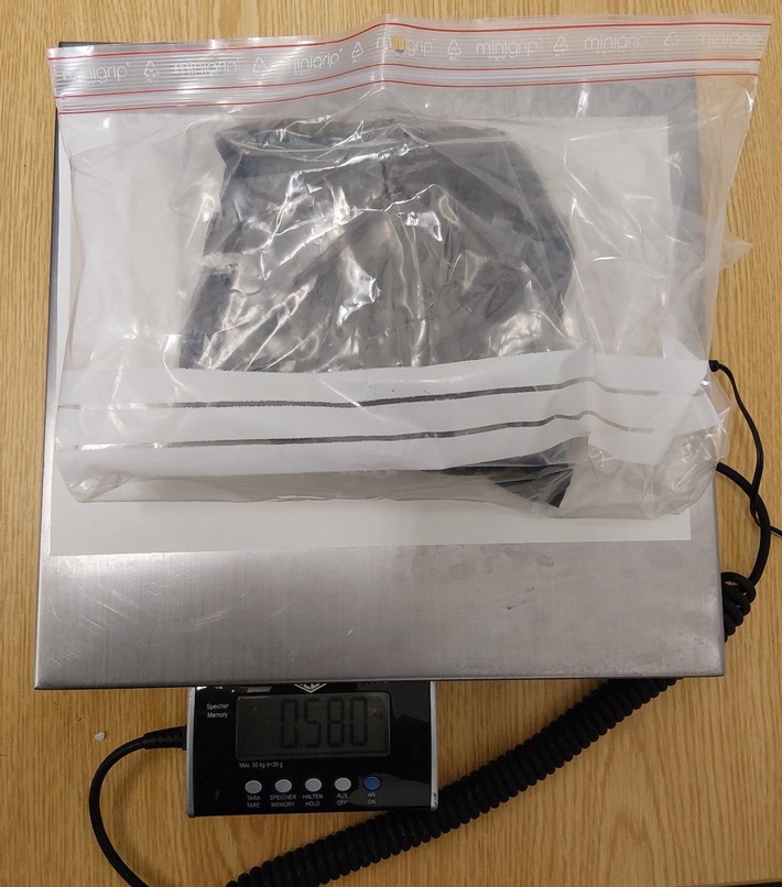 BPOL NRW: Reisender mit 580 Gramm Kokain in einem grenzüberschreitenden Reisebus auf der Autobahn 3 festgenommen