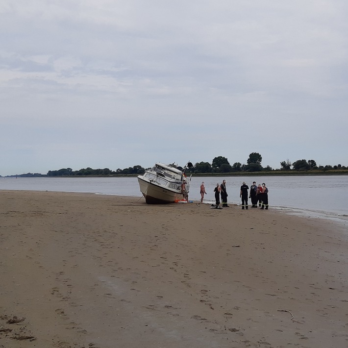 WSPI-OLD: Gewässerverunreinigung durch trockengefallenes Sportboot