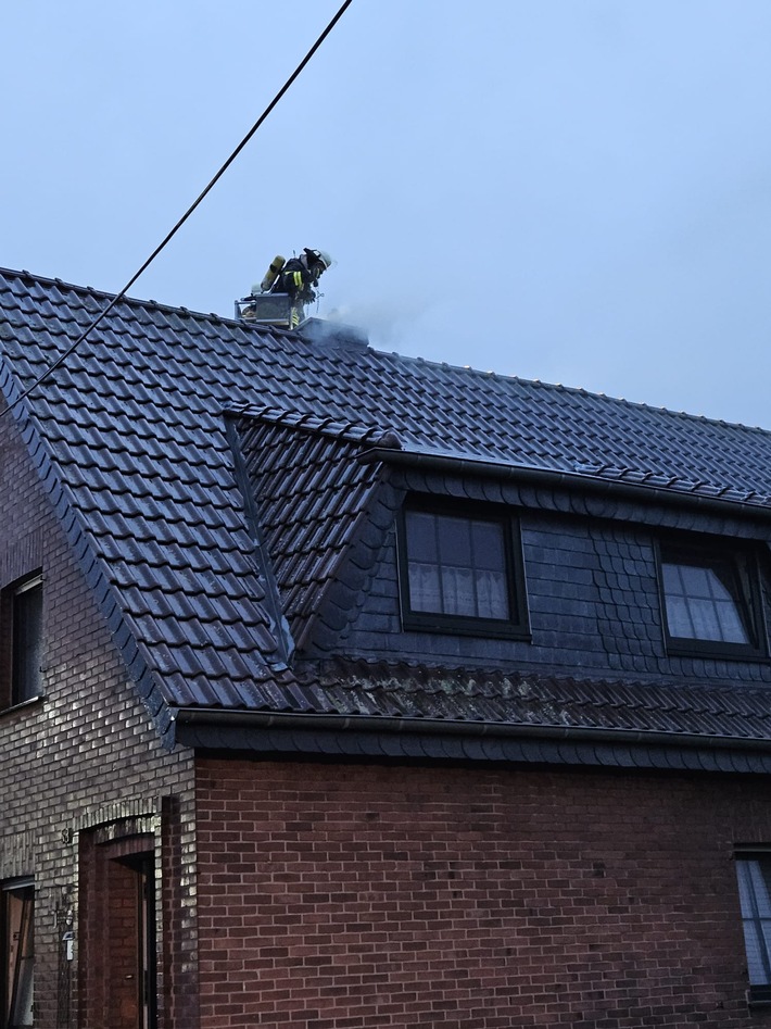 FW Xanten: Kaminbrand in Xanten-Lüttingen