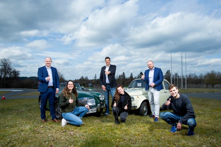 PM: Next generation drivers - BELMOT und Fahrsicherheitszentrum am Nürburgring fördern das Interesse junger Menschen für Oldtimer