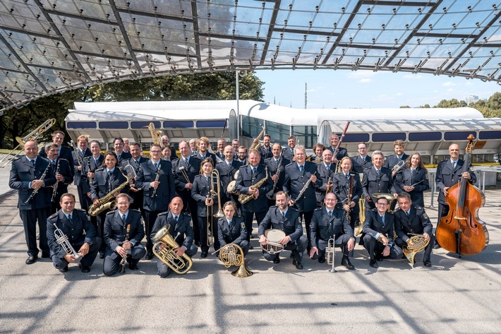 Bundespolizeidirektion München: Abwechslungsreiches Musikprogramm am Michael-Ende-Platz / Platzkonzert des Bundespolizeiorchesters in Garmisch-Partenkirchen am 25. April