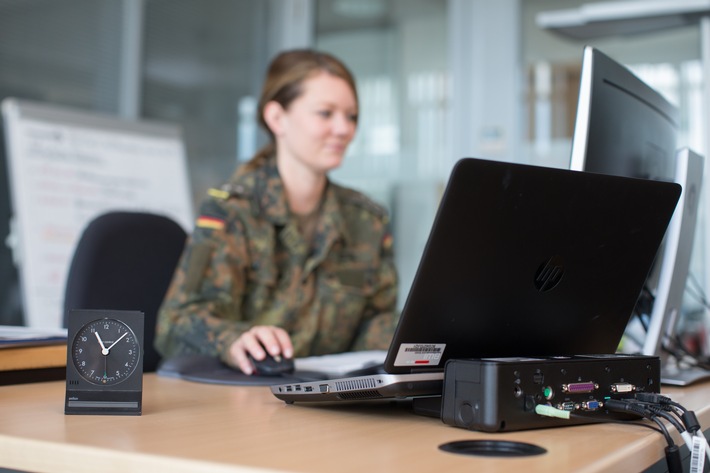 Bundeswehr stellt IT-Kapazitäten zukunftssicher auf / IT-Servicepaket für über 192.000 Nutzer