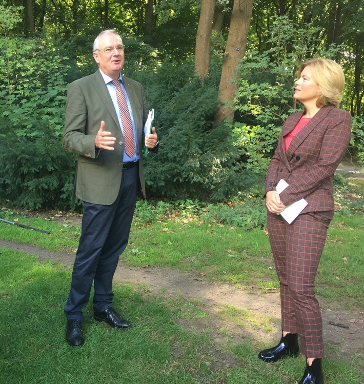 BM´in Julia Klöckner und BdB-Präsident Helmut Selders.jpg