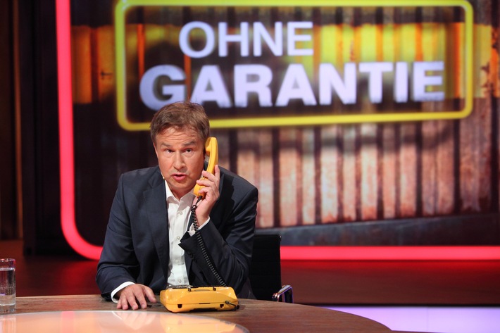 Wege aus dem Wahnsinn / ZDF zeigt neue Verbraucher-Show "Ohne Garantie" mit Lars Reichow (FOTO)