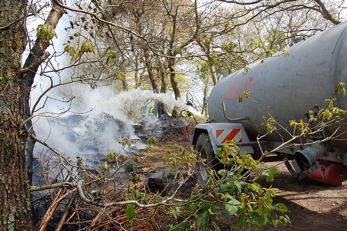 POL-PDKL: Brand einer Grünabfallsammelstelle