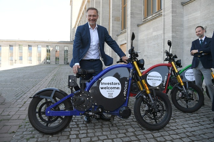 Finanzminister Christian Lindner (FDP) besucht eROCKIT beim Greentech Festival 2024