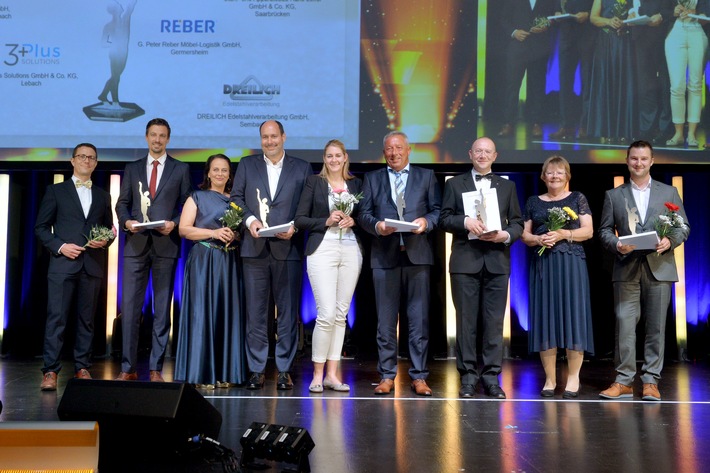 3 Plus Solutions als Finalist beim "Großen Preis des Mittelstandes" ausgezeichnet: Ihre Innovationskraft, Nachhaltigkeit sowie das Engagement für Mitarbeiter und Gesellschaft wurden geehrt