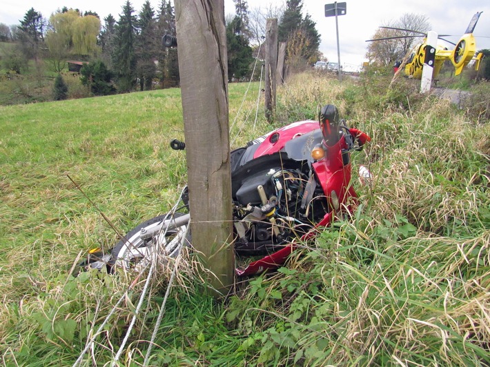 POL-ME: 17-Jähriger bei Alleinunfall schwer verletzt - Velbert - 1911126