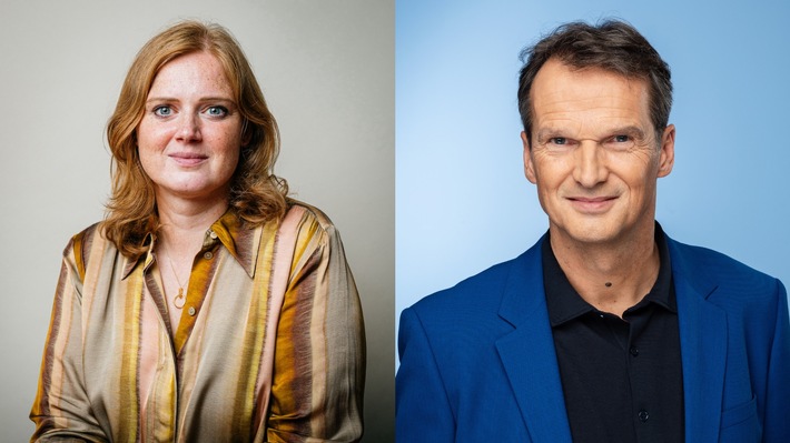 Vorbild für digitalen Qualitätsjournalismus: Podcast-Hosts von "OK, America?" erhalten den scoop Award 2025