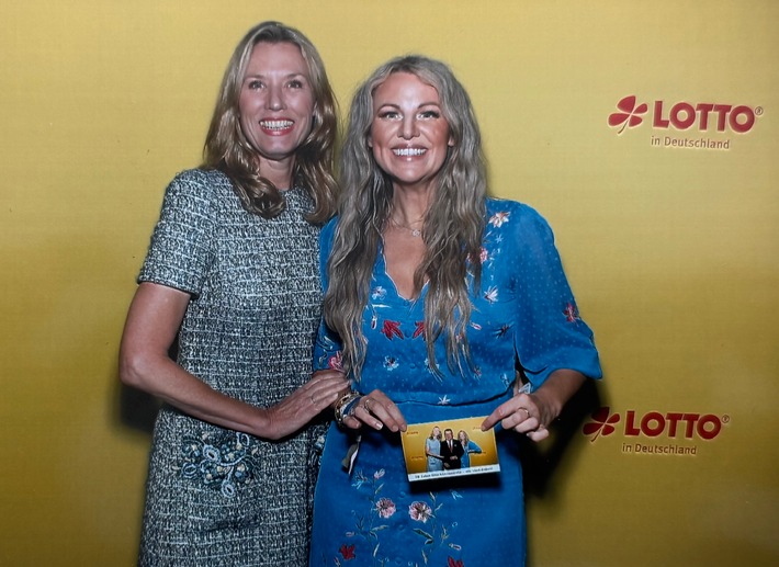Deutschlandpremiere in der 70-jährigen LOTTO-Geschichte: Franziska Reichenbacher und Miriam Audrey Hannah moderieren heute erstmals die Live Ziehung Lotto 6aus49 in Saarbrücken gemeinsam