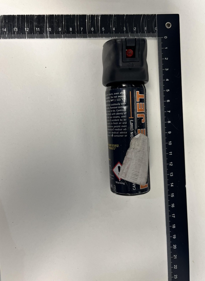 BPOL NRW: Pfefferspray und Cannabis im Handgepäck - Bundespolizei leitet Verfahren gegen 18-Jährige ein