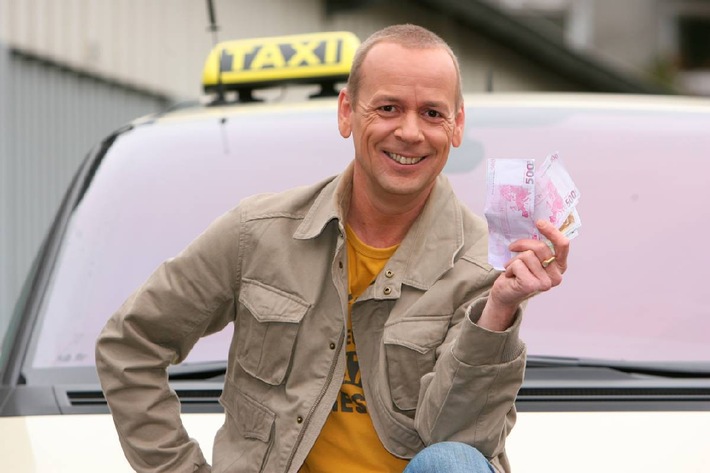 &quot;Spielen wir Quiz Taxi?&quot; Das erste Taxi, das den Fahrgast bezahlt mit Thomas Hackenberg ab 18.04.06 bei kabel eins