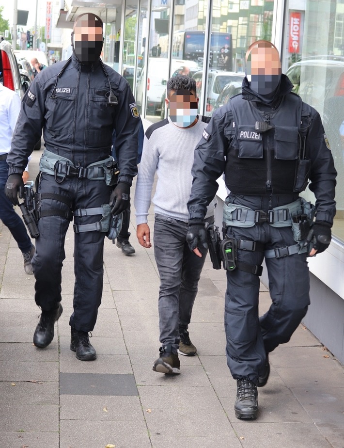 Bundespolizeidirektion München: Internationaler Schlag gegen Schleuserbande - Grenzüberschreitende Festnahmen in Österreich und Deutschland
