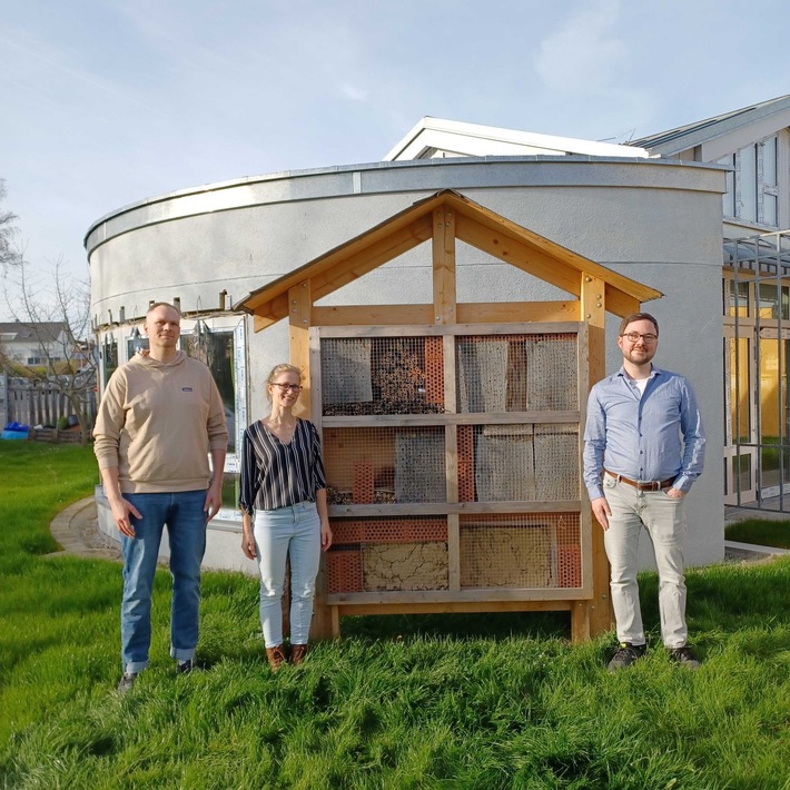 KONCEPT HOTELS: Riesen Insektenhotel an Kita in Tübingen eingeweiht