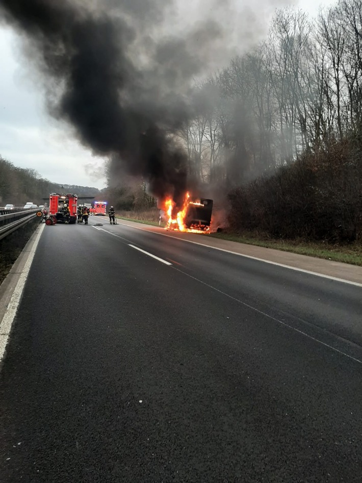 FW Witten: Transporter brannte auf A43