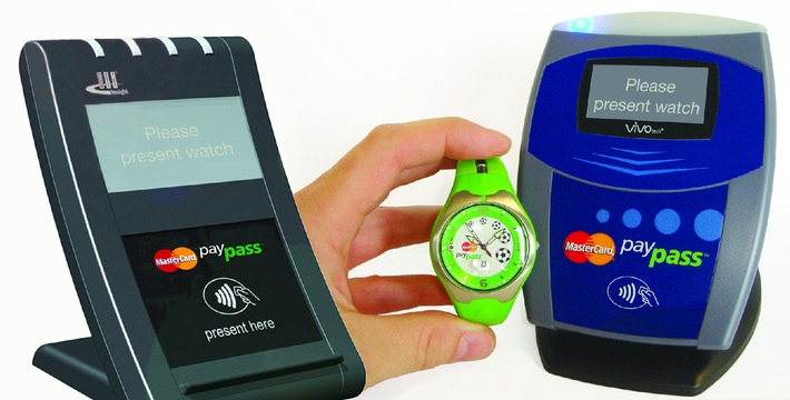 LAKS: Erste Uhr als kontaktloses Zahlungsmittel mit MasterCard® PayPass