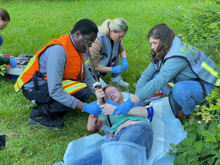 FW-GL: Erfolgreiche Durchführung eines Notarztsimulationskurses: Lebensrettende Fähigkeiten intensiv trainiert