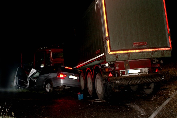 POL-DN: Schwerer Unfall auf der B57