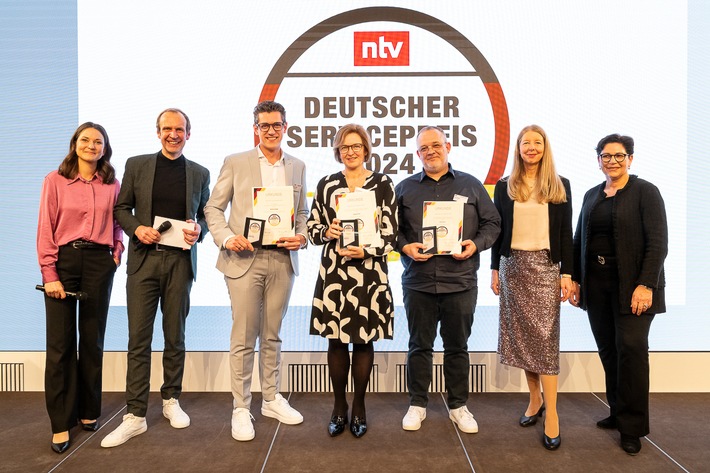 Servicepreis-Gewinner 2024 setzt auf Selbstreflektion: HörPartner erhalten weitere Branchen-Ehrungen und verraten ihr Erfolgsrezept