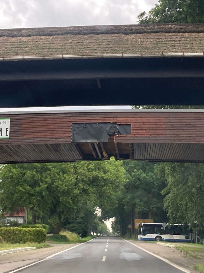 POL-HK: Walsrode: Brücke des Vogelpark Walsrode beschädigt; Bad Fallingbostel: Senioren bedroht; Böhme: Einbruchversuch