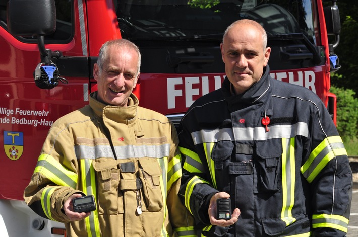 FW-KLE: Digitale Alarmierung: Neue &quot;Pieper&quot; für die Freiwillige Feuerwehr Bedburg-Hau