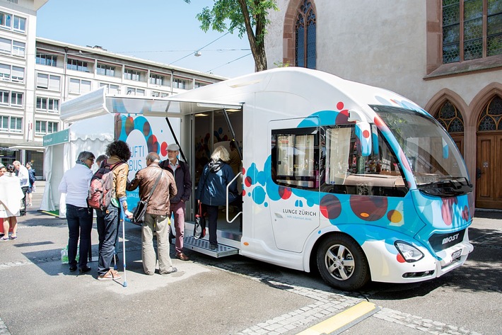 Kostenloser Lungen-Check für die Bevölkerung –  Der «LuftiBus» kommt nach Zürich