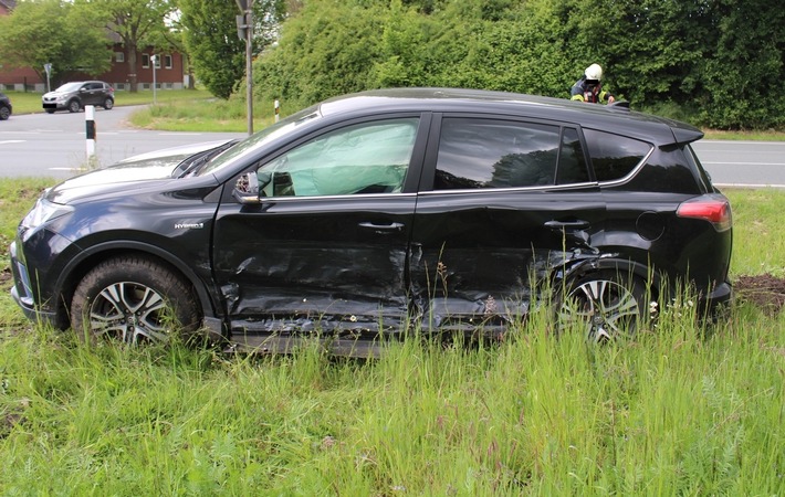 POL-MI: Drei Personen bei Unfall verletzt