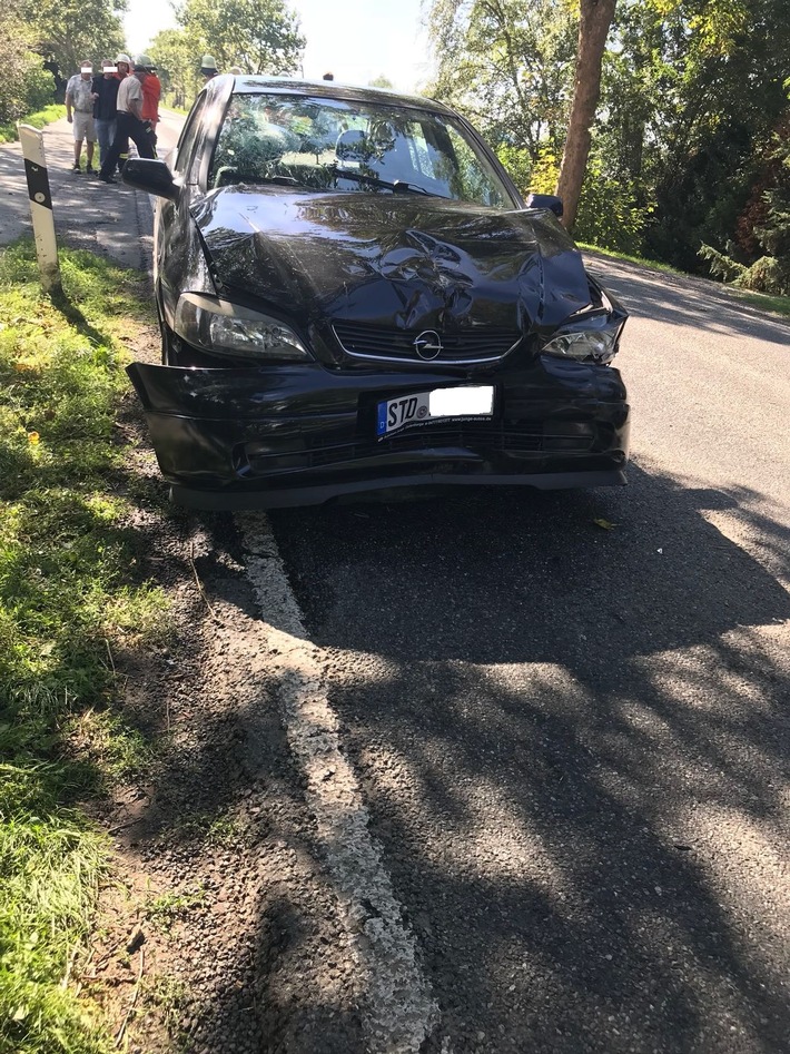 POL-STD: Vier verletzte Autoinsassen bei Unfall in Nordkehdingen