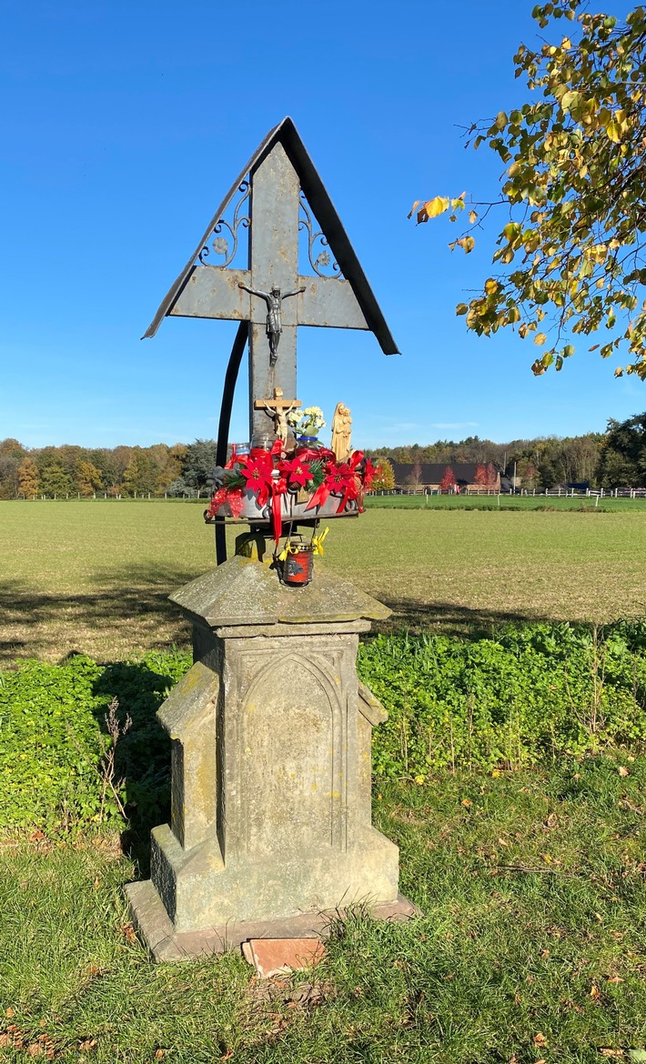 POL-ME: Jesus-Korpus von Wegekreuz entwendet - Langenfeld - 2401113