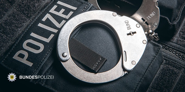 Bundespolizeidirektion München: Dank Videoaufzeichnung überführt / Bundespolizei nimmt Diebespärchen fest