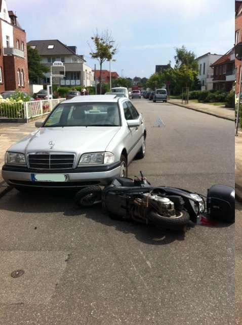 POL-CUX: Radler stößt Rollerfahrer nach Streit um + Übergewichtiger grauhaariger Exhibitionist entblößt sich vor Kind