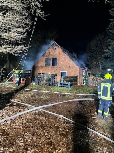 POL-CUX: Brand eines Einfamilienhauses in Hagen (Foto im Anhang)