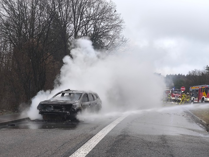 POL-PASTKL: Brennendes Fahrzeug