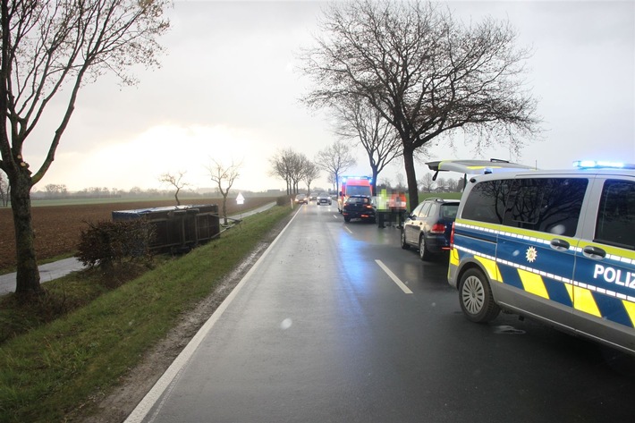 POL-HX: Windböe erfasst Anhänger - Beifahrer leicht verletzt