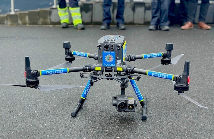 POL-EU: Neue Hochleistungsdrohne für das Verkehrsunfallaufnahmeteam
