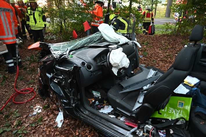 POL-ROW: ++ Unfall nach misslungenem Überholmanöver ++ Unfallflucht auf REWE-Parkplatz - Polizei bittet um Hinweise ++