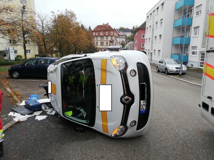 POL-PDPS: Vorfahrt genommen - Pkw überschlägt sich