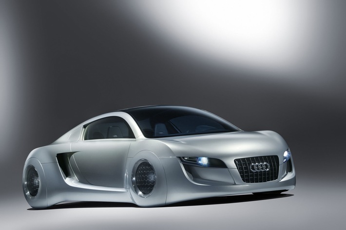 Ein Audi für das Jahr 2035 - In "I, ROBOT" geht Will Smith mit dem Sportcoupé Audi RSQ auf Verbrecherjagd