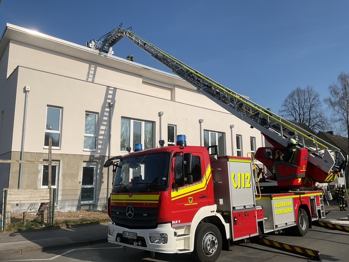 FW-DO: Flachdachbrand auf Baustelle in Oestrich