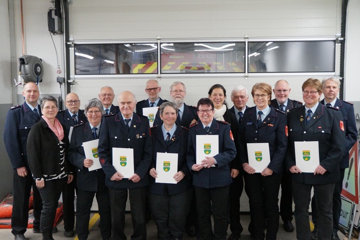 FW Wathlingen: Jahreshauptversammlung des Feuerwehrmusikzuges Adelheidsdorf - Feuerwehrmusikerinnen und -musiker erhielten neue Ausbildungs- und Funktionsabzeichen