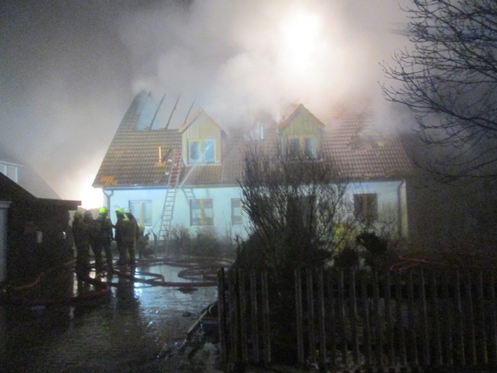 POL-FL: Tönning - Brand einer Doppelhaushälfte in Tönning - hoher Sachschaden