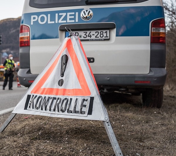 BPOL NRW: Bundespolizei zieht im Kreis Heinsberg zwei Verkehrssünder aus dem Straßenverkehr und nimmt einen Mann mit 2 Haftbefehlen fest