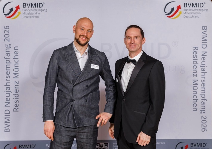 v.l.: TOP EXPERTE Kai Schemenauer, Tobias Roese BVMID-Geschäftsstellenleiter Ludwigsburg / Weiterer Text über ots und www.presseportal.de/nr/172454 / Die Verwendung dieses Bildes für redaktionelle Zwecke ist unter Beachtung aller mitgeteilten Nutzungsbedingungen zulässig und dann auch honorarfrei. Veröffentlichung ausschließlich mit Bildrechte-Hinweis.