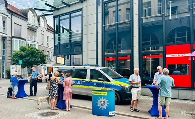 POL-DA: Heppenheim: "Coffee with a Cop" kommt bei Bürgerinnen und Bürgern gut an - Auch Eistee im Angebot