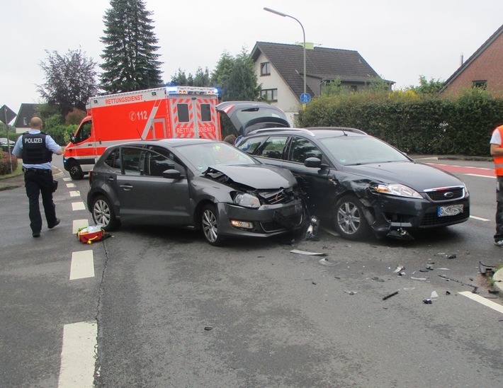 POL-RBK: Odenthal - Hoher Sachschaden und leichter Personenschaden nach Vorfahrtsverletzung