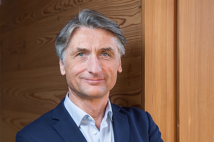 AWA 2019: Apotheken Umschau ist seit 20 Jahren in Folge Deutschlands reichweitenstärkstes Print-Medium / 18,82 Millionen Deutsche lesen monatlich das beliebte Gesundheitsmagazin (FOTO)