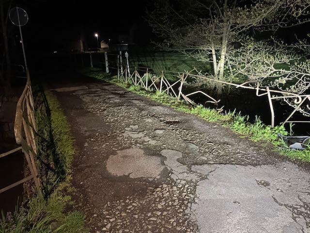 POL-HOL: Brückengeländer beschädigt - alkoholisierter Fahrer flüchtet vom Unfallort