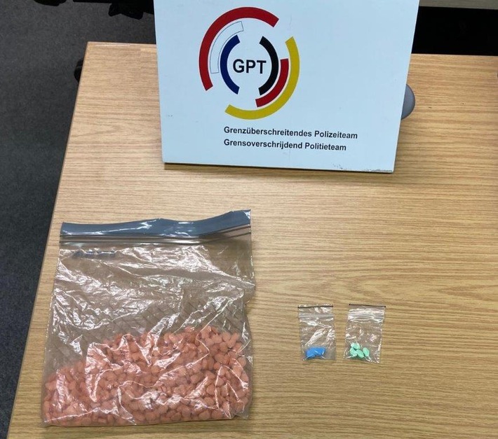BPOL-BadBentheim: Grenzüberschreitendes Polizeiteam beschlagnahmt Ecstasy-Tabletten im Wert von rund 4.000 Euro